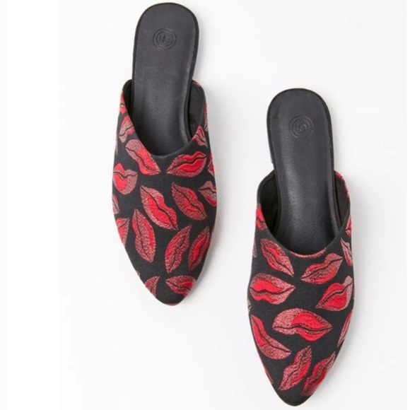 Urban Outfitters Shoes - Urban Outfitters Lip Printed Mules